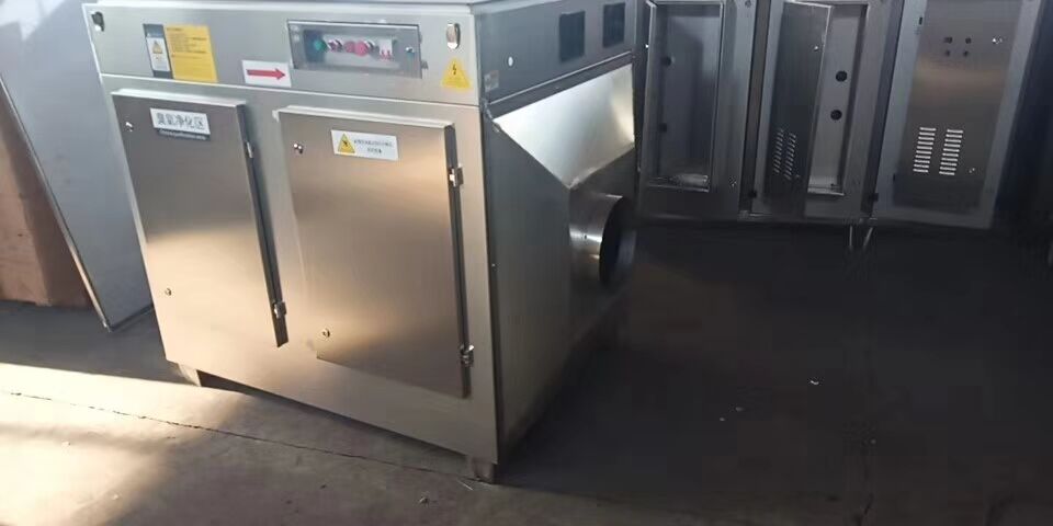 印刷采用的涂料产生废气怎么处理 关键词:印刷废气处理,涂料废气处理,废气处理方法 一般来说印刷厂废气处理方法有吸附冷凝法、吸收溶解法、反应燃烧法、光催化氧化法、等离子处理法、多种方法组合法,还有我们所生产的溶媒吸附设备。