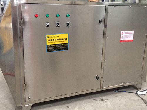 　　电子厂废气净化采用光氧<a href='/products/chuchen/jh/gongyefeiqichuli/' target='_blank' title='废气处理设备' ><strong>废气处理设备</strong></a>如何  　　关键词：电子厂废气净化，光氧<a href='/products/chuchen/jh/gongyefeiqichuli/' target='_blank' title='废气处理设备' ><strong>废气处理设备</strong></a>  　　电子厂废气处理一般采用什么废气处理设备？  　　光催化氧化法：采用C波段（仅次于切割不锈钢的激光，强于氩弧焊光源的数十倍强度）在设备内，强裂解恶臭物质分子链，改变物质结构，将高分子污染物质，裂解、氧化成为低分子无害物质，如水和二氧化碳等；