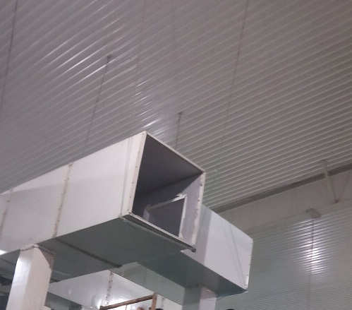 车间水帘风扇负压风机+降温水帘通风降温系统;体后必将成为开云网设备的主流。湿帘（水帘）性能特点：采用新材料与空间交联技术，高吸水、高耐水、抗霉变、耐腐蚀、使用寿命长。产品蒸发比表面大，降温效率达80%以上。产品含表面活性剂，自然吸水，扩散速度快，效能持久。